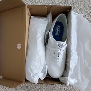 Keds sneaker size 7